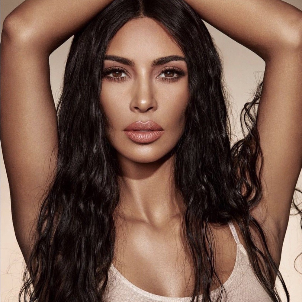 SOLD OUT - ✨ HOST PICK ✨ KKW classic blossom eyeshadow palette - Picture 7 of 8